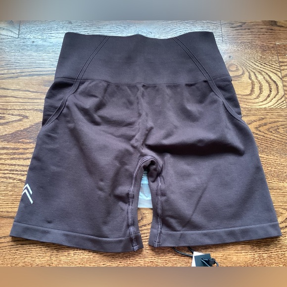 Oner Active OG 70% Cocoa Effortless Shorts - Picture 5 of 9